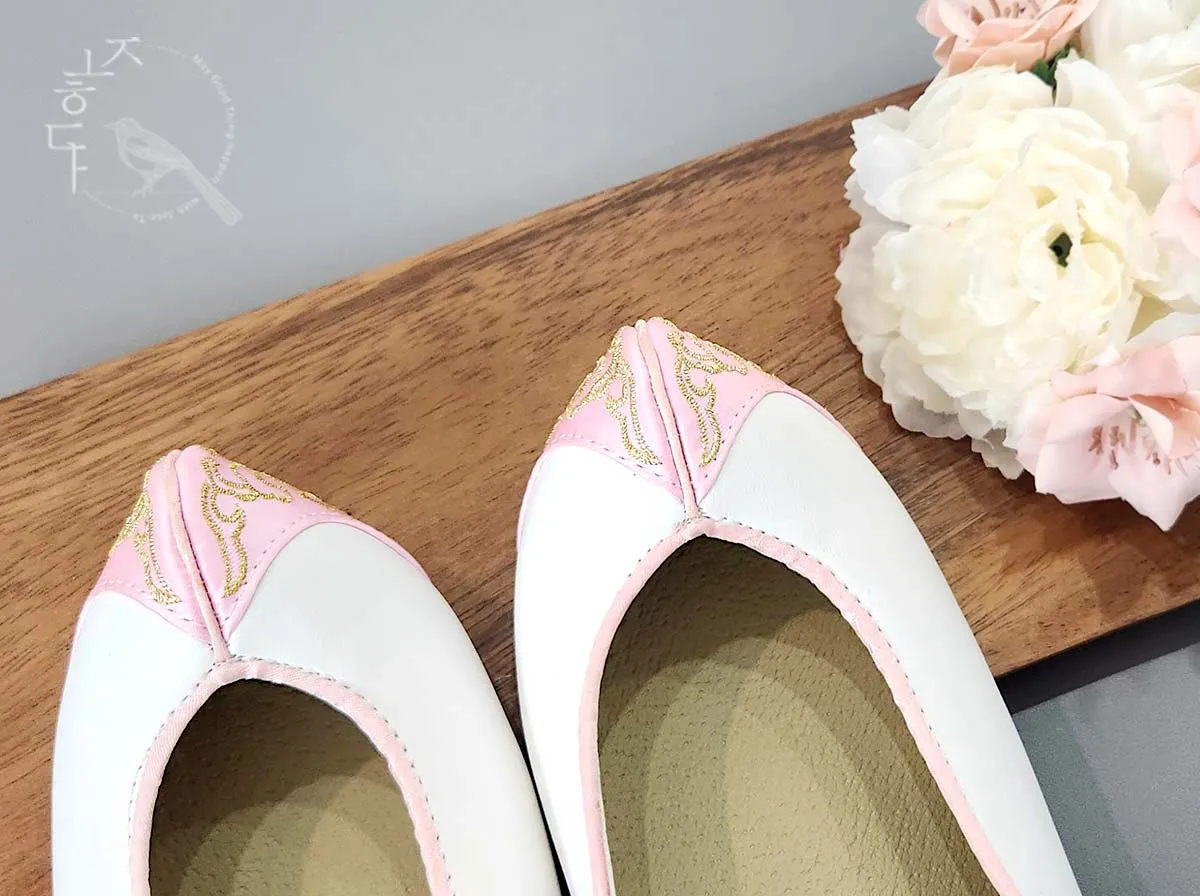 Gold Embroidery Women Wedding Shoes in Pink Kkotshin