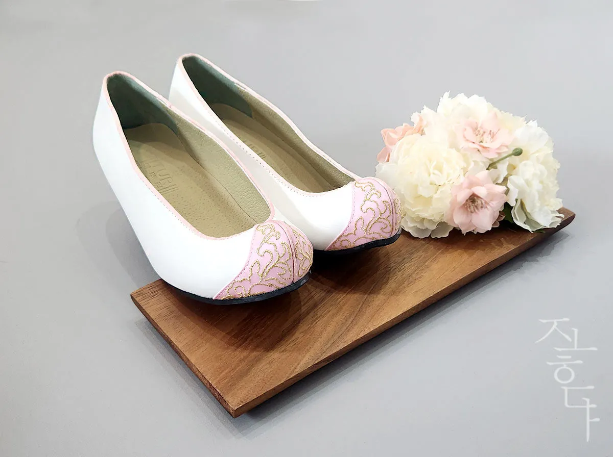 Gold Embroidery Women Wedding Shoes in Pink Kkotshin