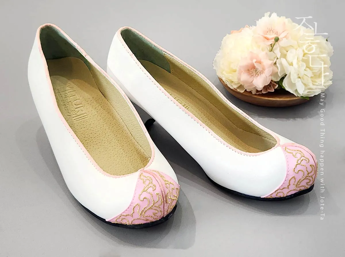 Gold Embroidery Women Wedding Shoes in Pink Kkotshin